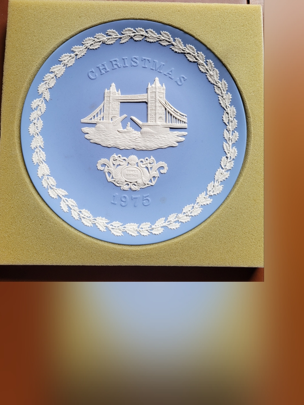 1975 Wedgwood Christmas Plate Tower Bridge Jasperware Blue Collector England